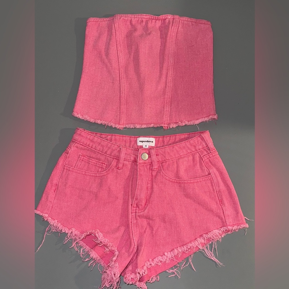 PINK DENIM SET W/ CORSET TOP
DOMONIQUE STRAPLESS DENIM TOP
DOMONIQUE DENIM SHORT - Picture 1 of 8
